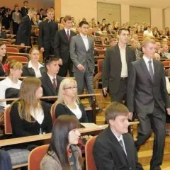 Bezrobocie po studiach: Jak uniknąć trudności w znalezieniu pracy?