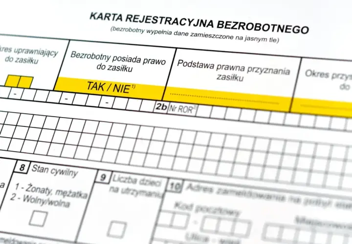 Karta rejestracyjna bezrobotnego. Pole "TAK / NIE" wskazuje, komu nie przysługuje zasiłek dla bezrobotnych.