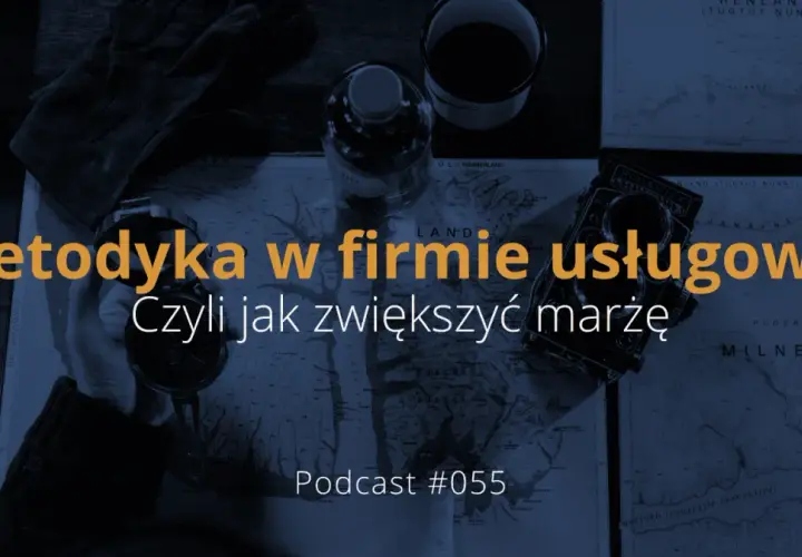 Stara mapa, kompas, aparat Rolleiflex i butelka wody.