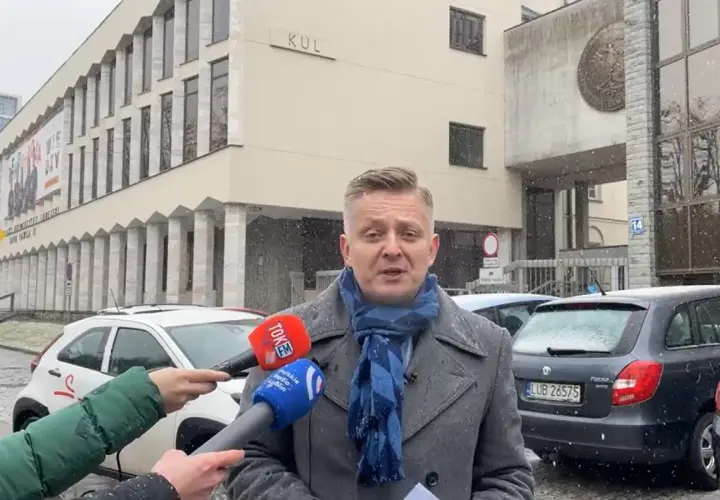 Jak przetłumaczyć starosta na studiach po angielsku i zrozumieć jego rolę