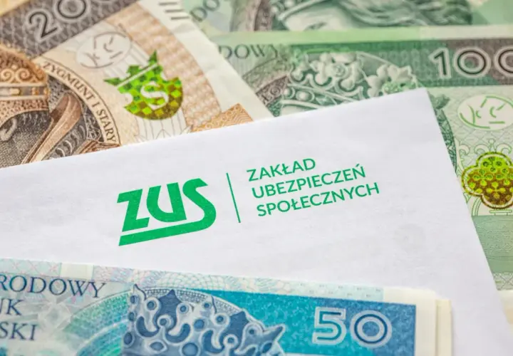 ZUS i polskie banknoty. Dokument ZUS sugeruje możliwość uzyskania świadczeń, nawet jeśli nie pracowałeś.