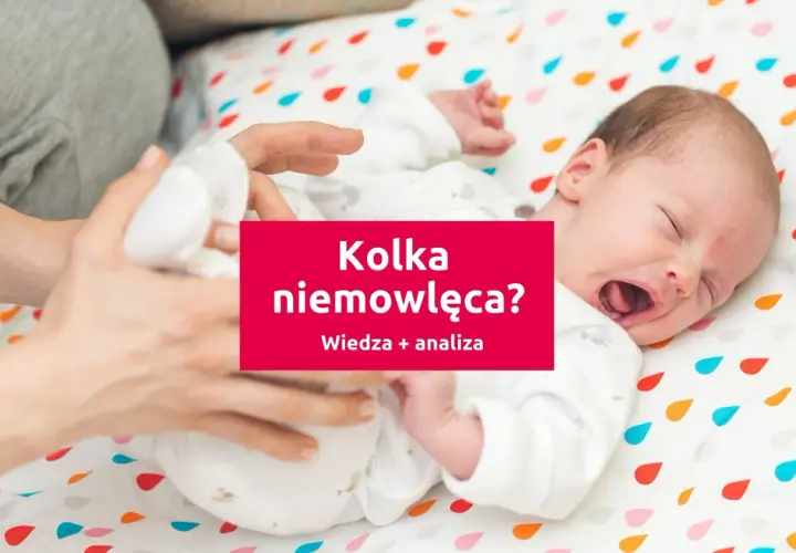 Płacz noworodka, który może oznaczać kolkę niemowlęcą. Rodzic próbuje uspokoić dziecko.