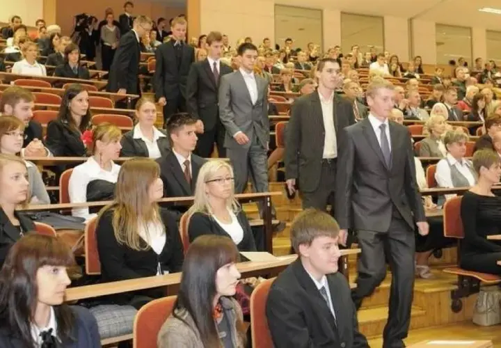 Bezrobocie po studiach: Jak uniknąć trudności w znalezieniu pracy?