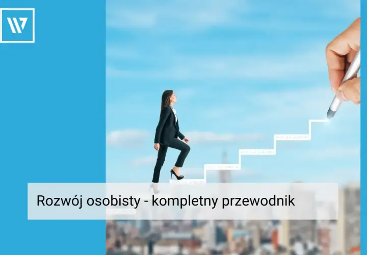 Kobieta w garniturze wspina się po schodach rozwoju osobistego, rysowanych przez rękę z długopisem.