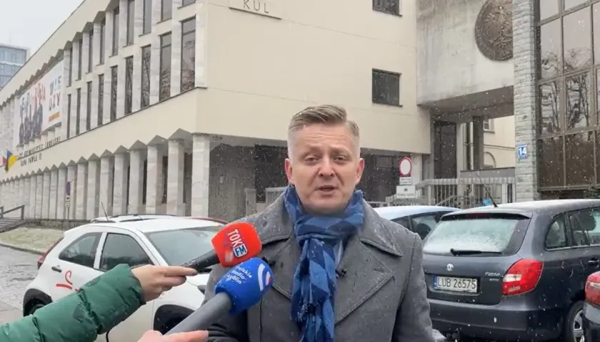 Jak przetłumaczyć starosta na studiach po angielsku i zrozumieć jego rolę