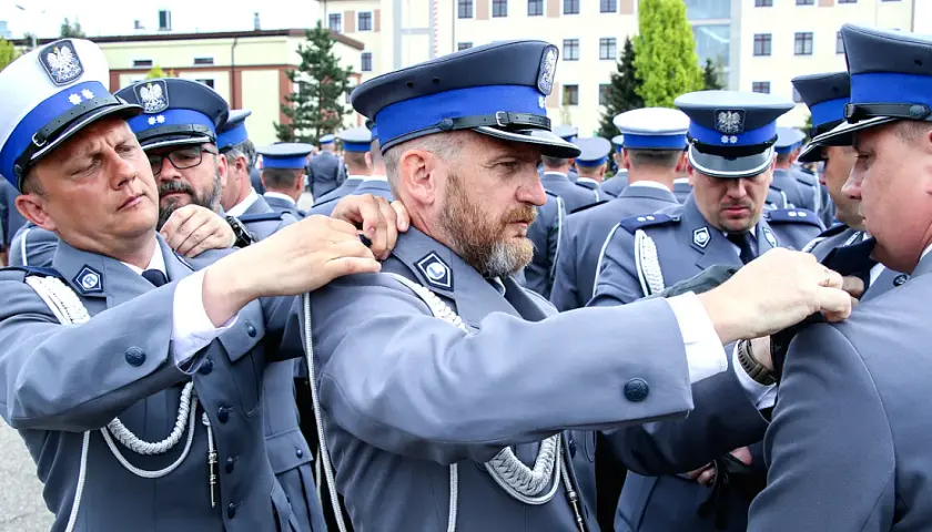 Jaki stopień ma policjant po studiach? Oto, co musisz wiedzieć