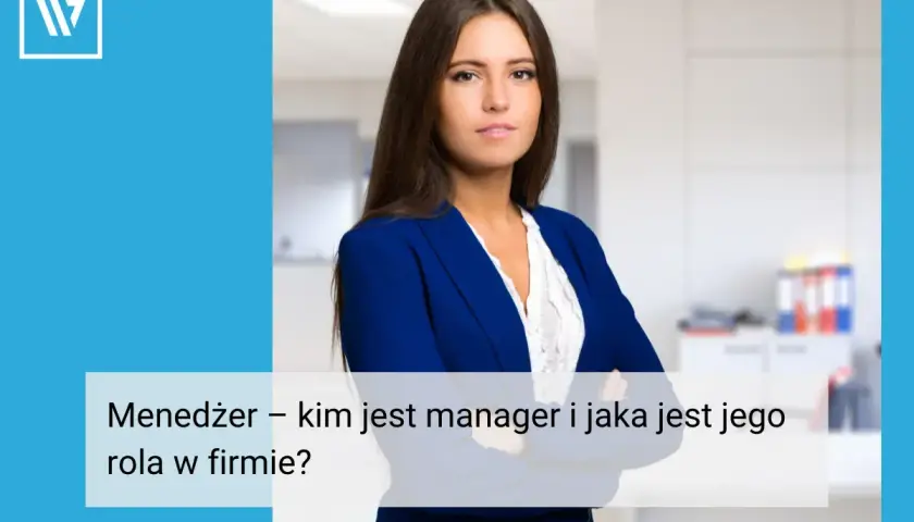 Kobieta w granatowej marynarce, stojąca w biurze, z tekstem "Menedżer – kim jest manager i jaka jest jego rola w firmie?".