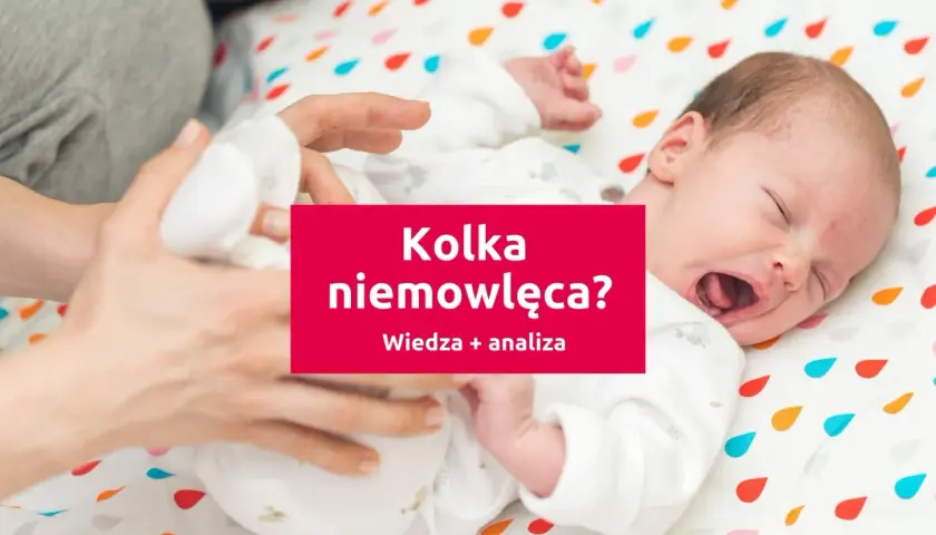 Płacz noworodka, który może oznaczać kolkę niemowlęcą. Rodzic próbuje uspokoić dziecko.