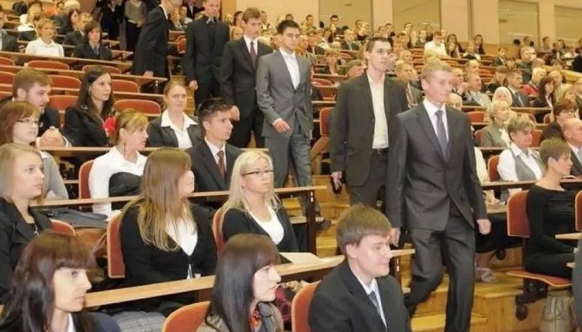 Bezrobocie po studiach: Jak uniknąć trudności w znalezieniu pracy?