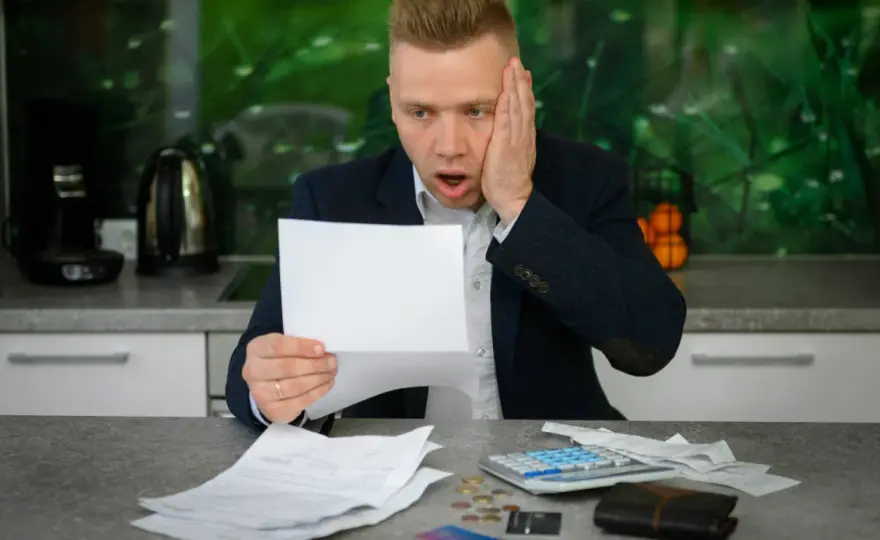 Debet na koncie - jak wyjść z minusa i nie przepłacać?
