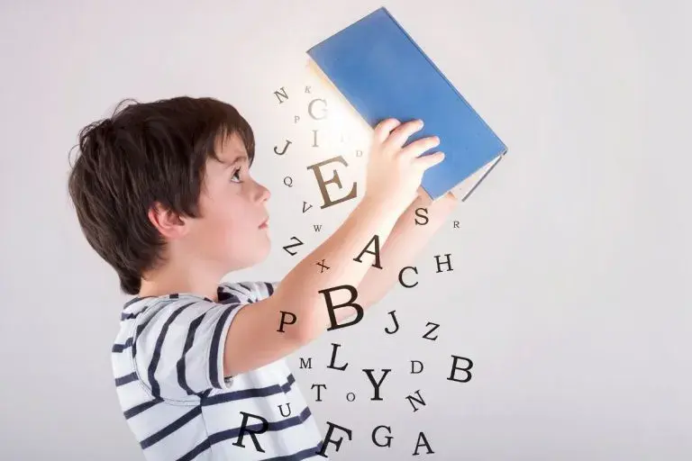 Czym jest dysleksja i jak wpływa na naukę czytania i pisania
