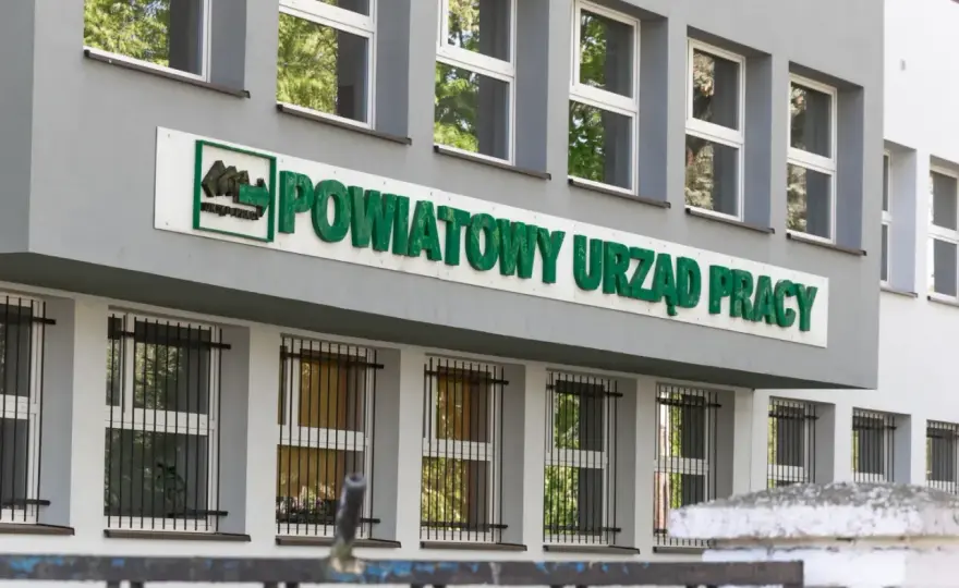 Zasiłek dla bezrobotnych po 50 - 180 czy 365 dni? Sprawdź!