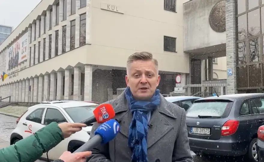 Jak przetłumaczyć starosta na studiach po angielsku i zrozumieć jego rolę