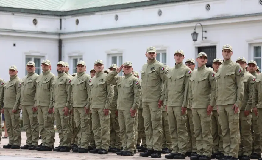 Zarobki w SOP - Ile naprawdę zarabia funkcjonariusz?