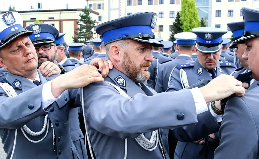 Jaki stopień ma policjant po studiach? Oto, co musisz wiedzieć