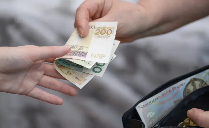 Opieka nad rodzicem - Ile to kosztuje i skąd wziąć pieniądze?