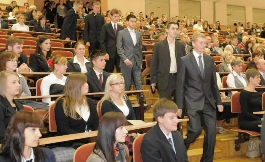 Bezrobocie po studiach: Jak uniknąć trudności w znalezieniu pracy?