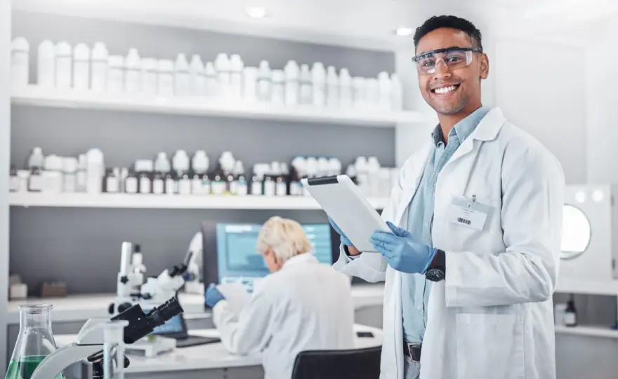 Technik farmaceutyczny - praca w aptece. Czy to zawód dla Ciebie?