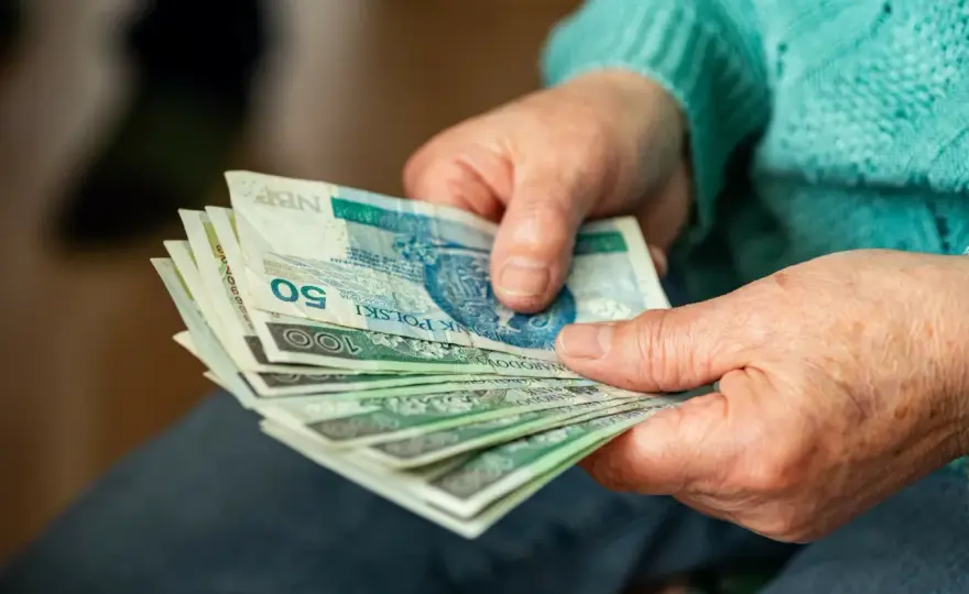 Dodatek do emerytury za warunki szkodliwe - Ile? Sprawdź!