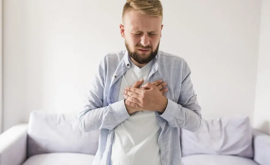 Odbijanie po jedzeniu - kiedy to normalne, a kiedy alarm?