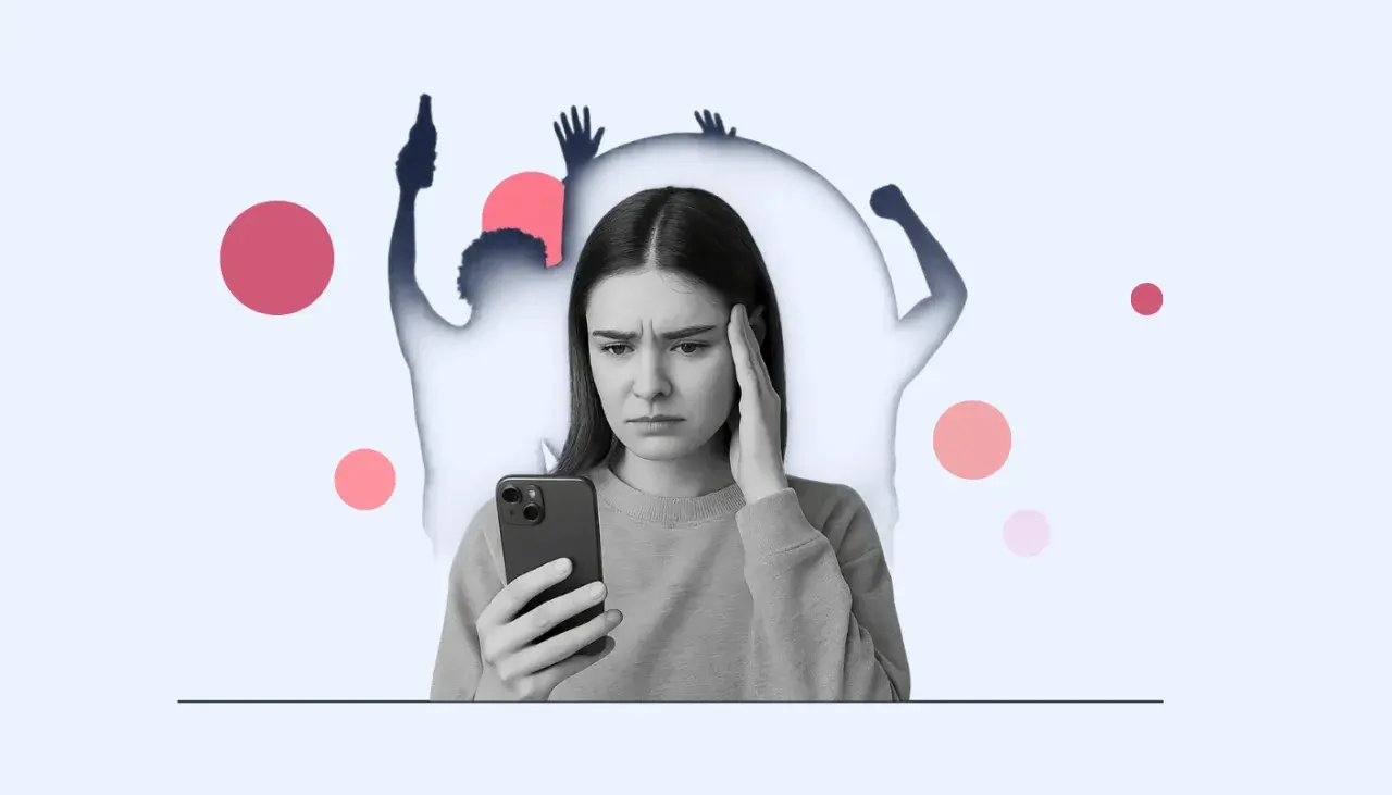 Zmartwiona kobieta trzyma telefon, a za nią sylwetki ludzi z podniesionymi rękami.