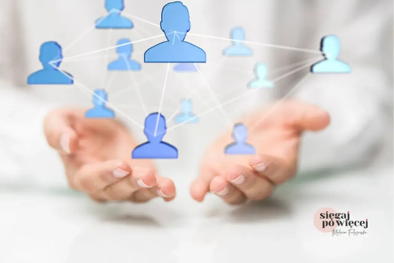 Dłonie tworzą sieć kontaktów, symbolizując networking i budowanie relacji.