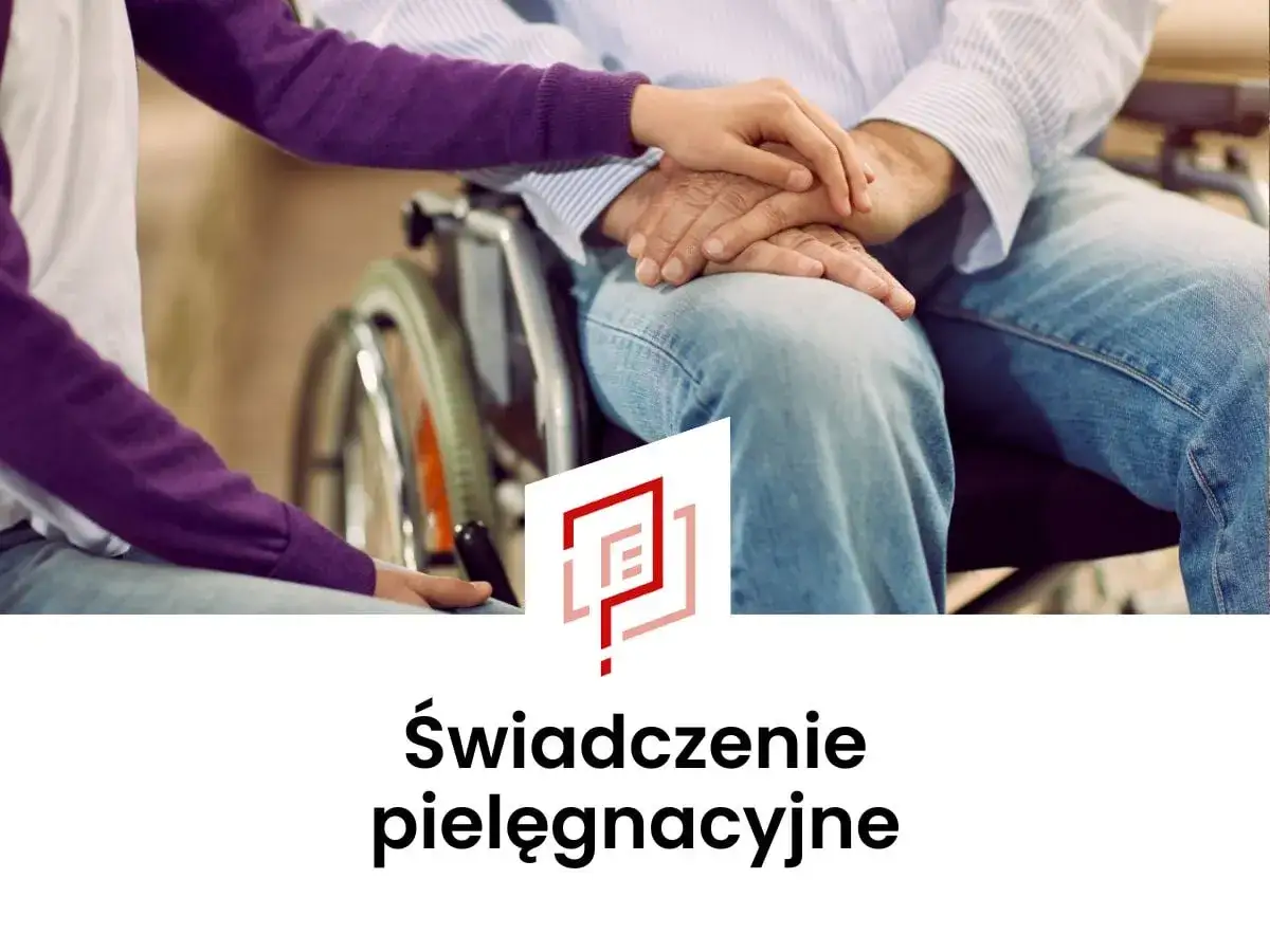 Dłoń młodej osoby spoczywa na dłoni starszego mężczyzny na wózku. Symbolizuje troskę i wsparcie, które będą dostępne w ramach świadczenie pielęgnacyjne 2026.