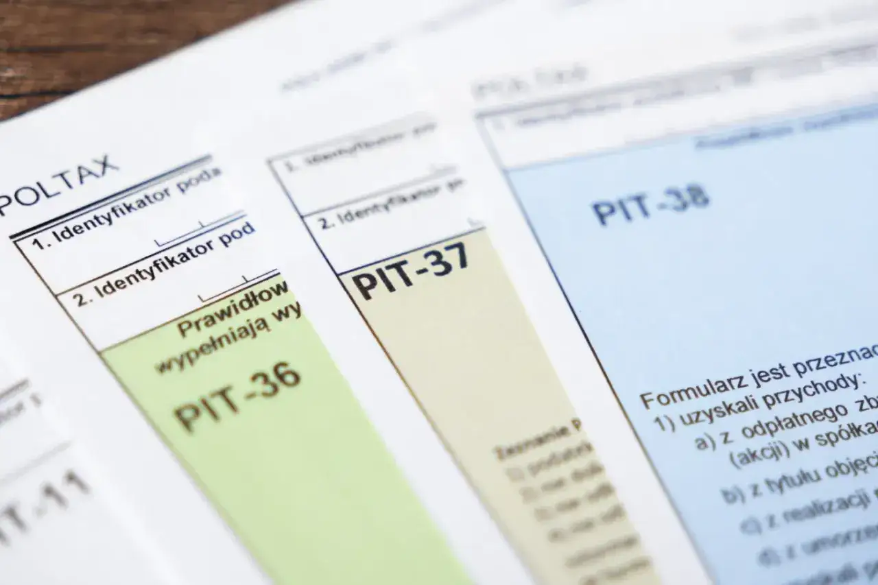 Formularze PIT-36, PIT-37 i PIT-38. Czy emeryt musi składać PIT? Zależy od dochodów.